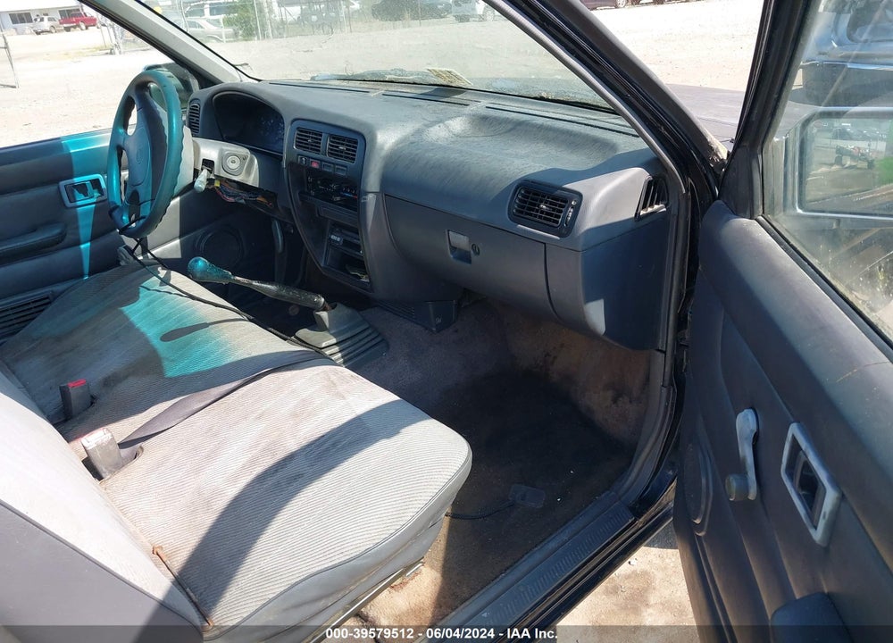1994 NISSAN TRUCK XE VIN: 1N6SD11SXRC346102