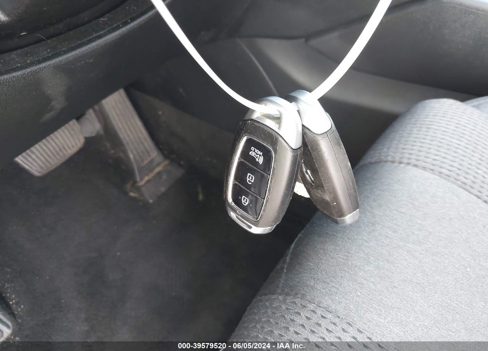 2020 HYUNDAI SANTA FE SEL VIN: 5NMS33AD3LH181828