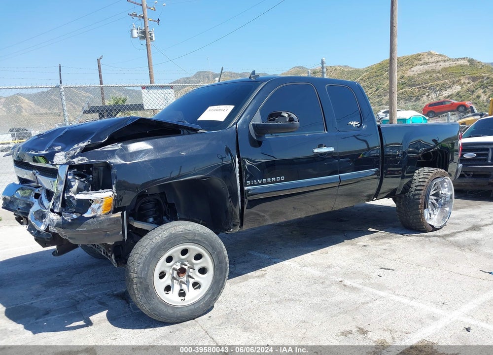 2013 CHEVROLET SILVERADO 1500 VIN: 1GCRCSE04DZ402222