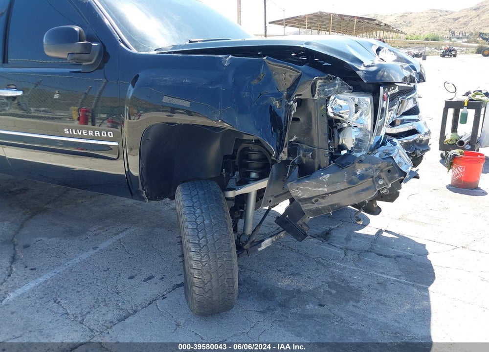 2013 CHEVROLET SILVERADO 1500 VIN: 1GCRCSE04DZ402222