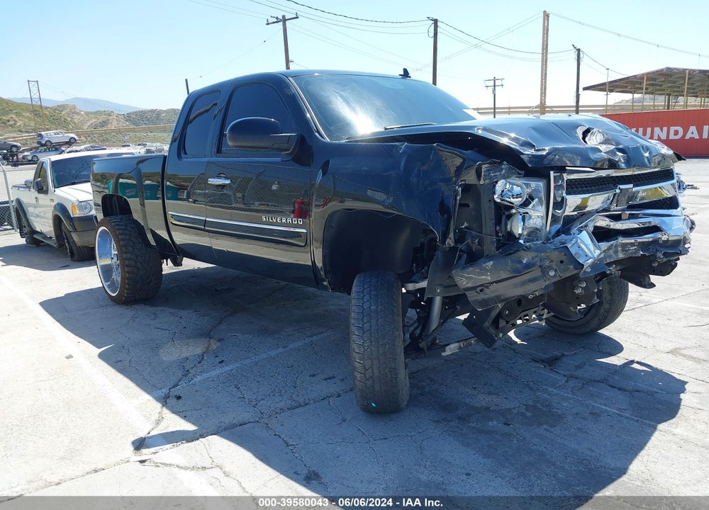 2013 CHEVROLET SILVERADO 1500 VIN: 1GCRCSE04DZ402222