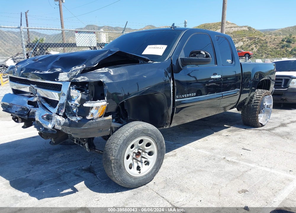 2013 CHEVROLET SILVERADO 1500 VIN: 1GCRCSE04DZ402222