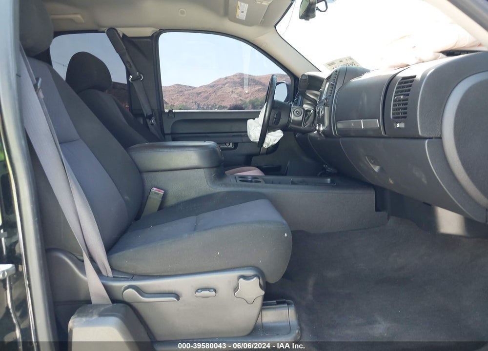 2013 CHEVROLET SILVERADO 1500 VIN: 1GCRCSE04DZ402222