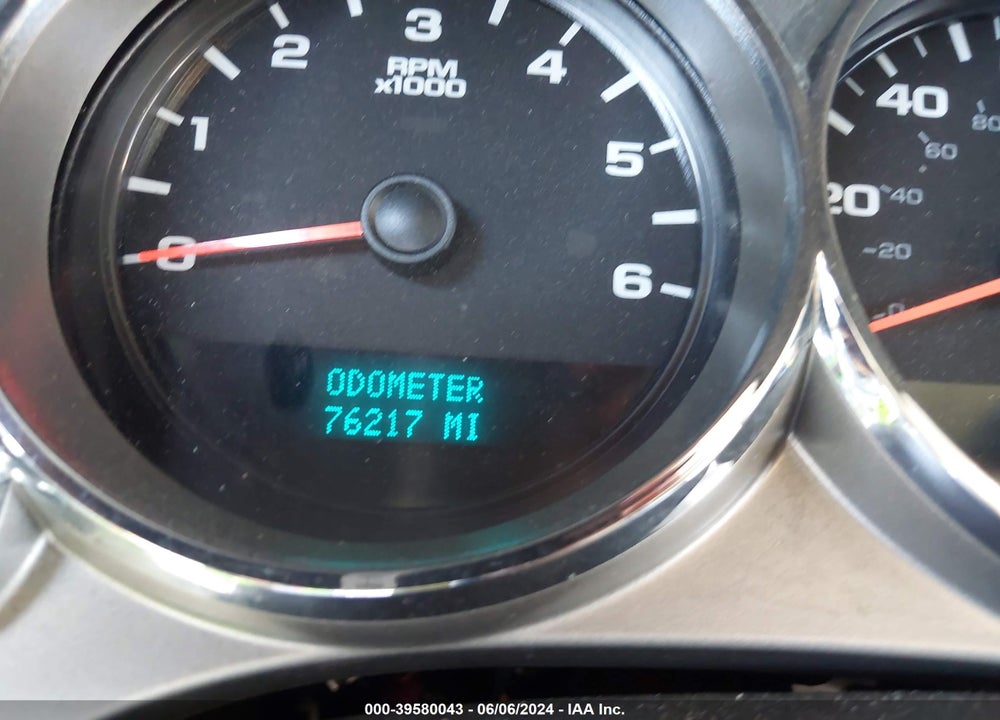 2013 CHEVROLET SILVERADO 1500 VIN: 1GCRCSE04DZ402222