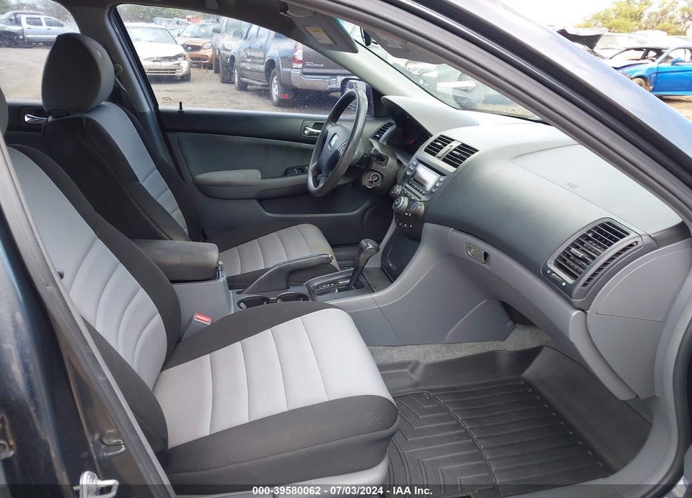 2005 HONDA ACCORD 2.4 LX VIN: 1HGCM56455A158703