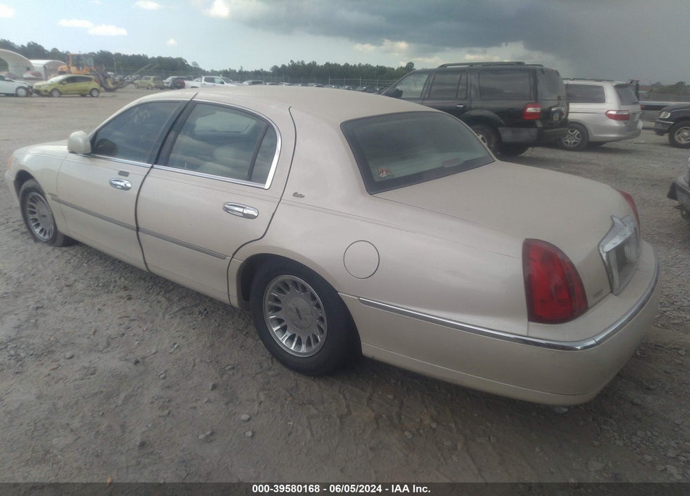 1999 LINCOLN TOWN CAR CARTIER VIN: 1LNHM83W1XY692962