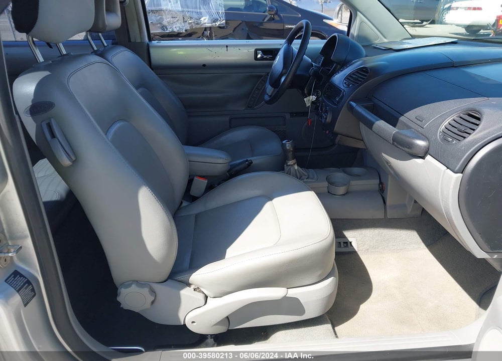 2000 VOLKSWAGEN NEW BEETLE GLS VIN: 3VWCA21C2YM501637