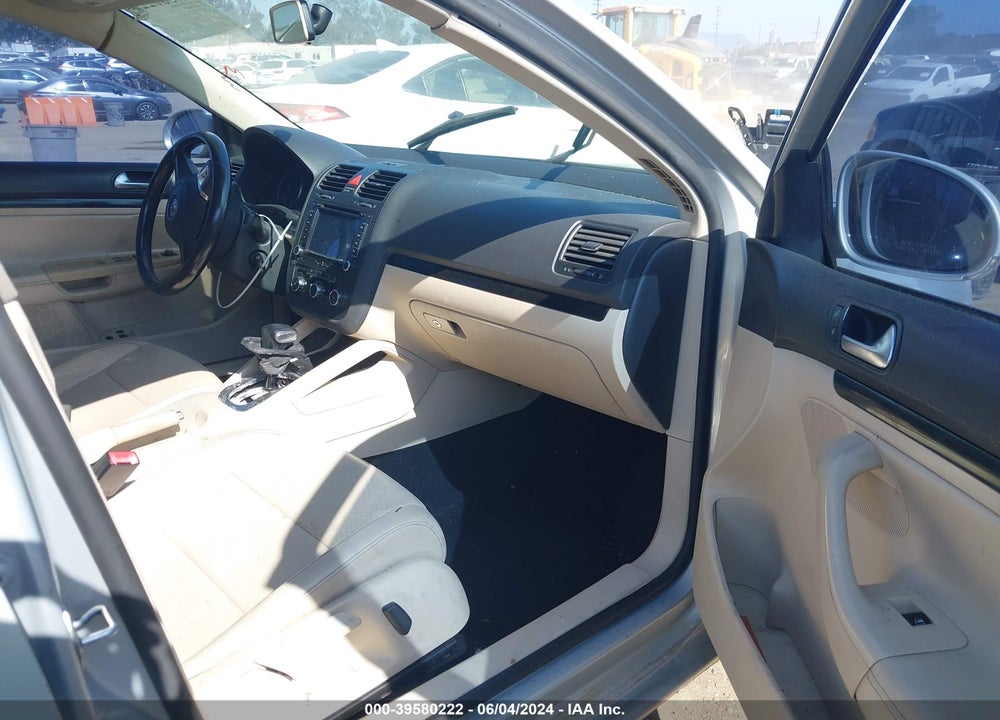 2010 VOLKSWAGEN JETTA SE VIN: 3VWRZ7AJ0AM023819