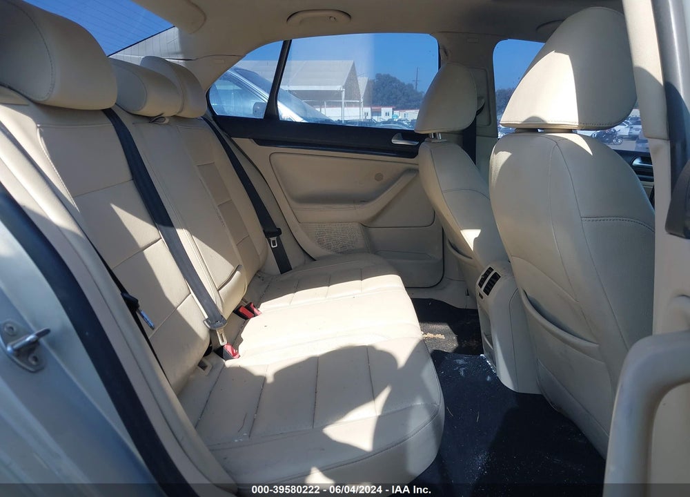 2010 VOLKSWAGEN JETTA SE VIN: 3VWRZ7AJ0AM023819