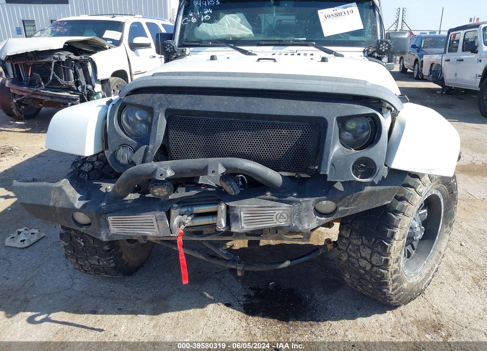 2016 JEEP WRANGLER UNLIMITED SAHARA VIN: 1C4BJWEG0GL173542