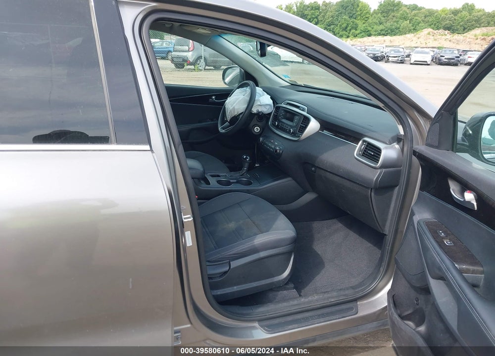2016 KIA SORENTO 2.4L L VIN: 5XYPG4A30GG041498