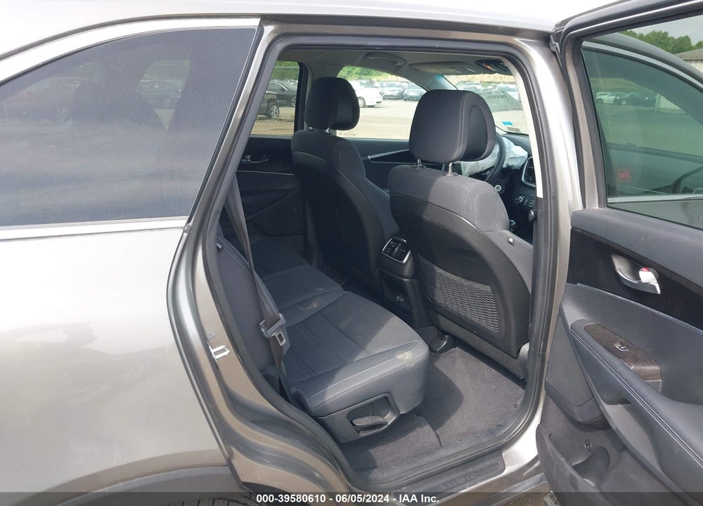 2016 KIA SORENTO 2.4L L VIN: 5XYPG4A30GG041498