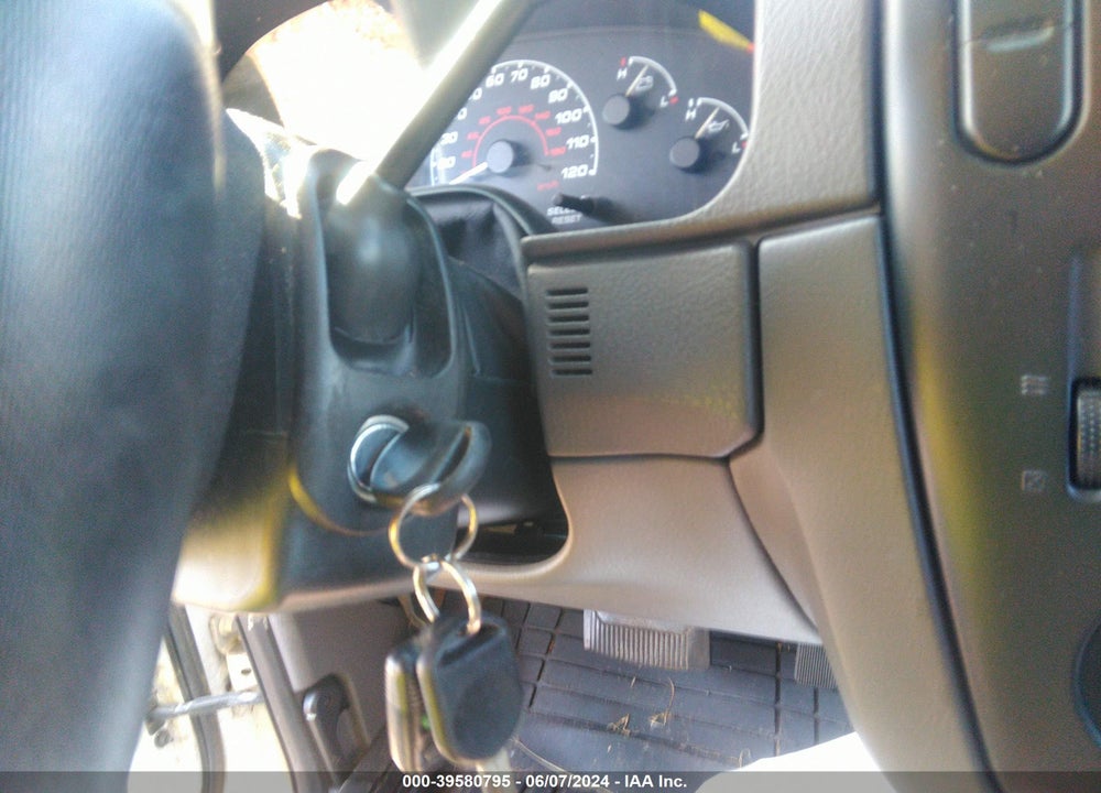 2002 FORD EXPLORER XLS VIN: 1FMZU62E62UB32968