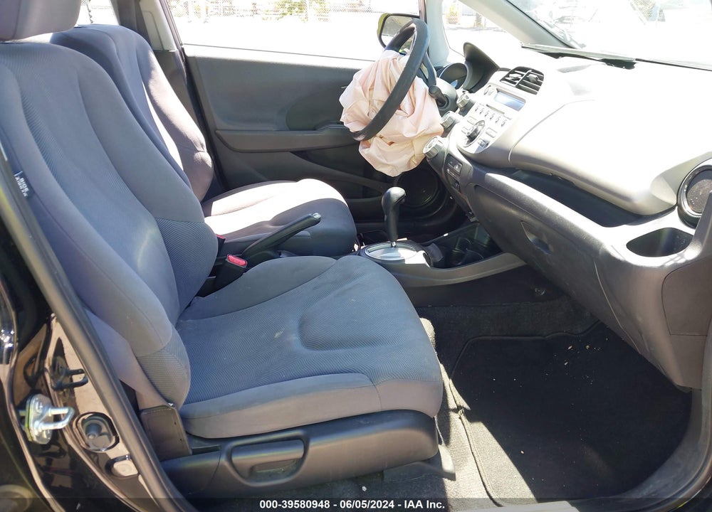 2011 HONDA FIT VIN: JHMGE8H37BC025331