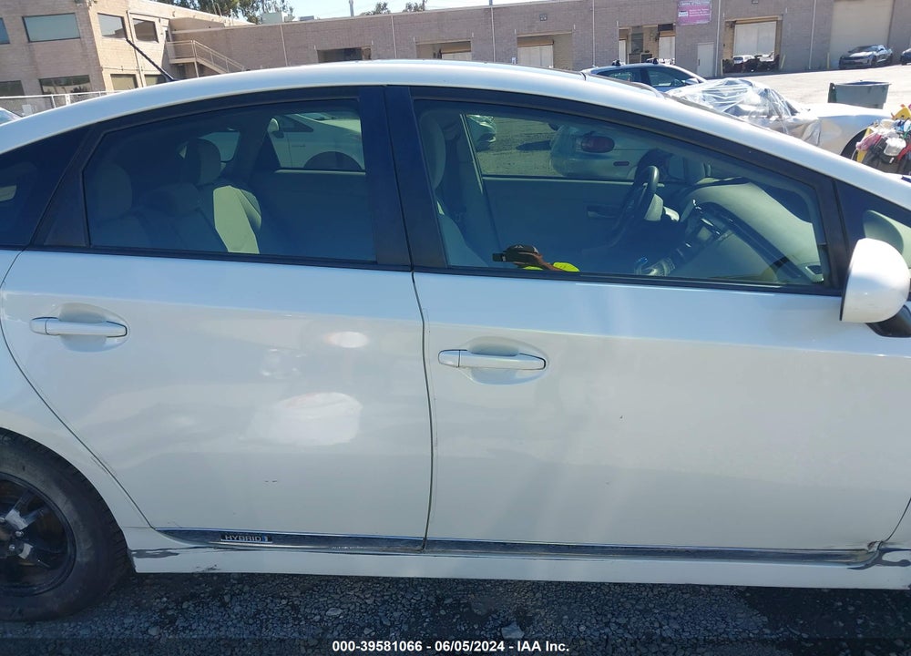 2014 TOYOTA PRIUS THREE VIN: JTDKN3DUXE1782558