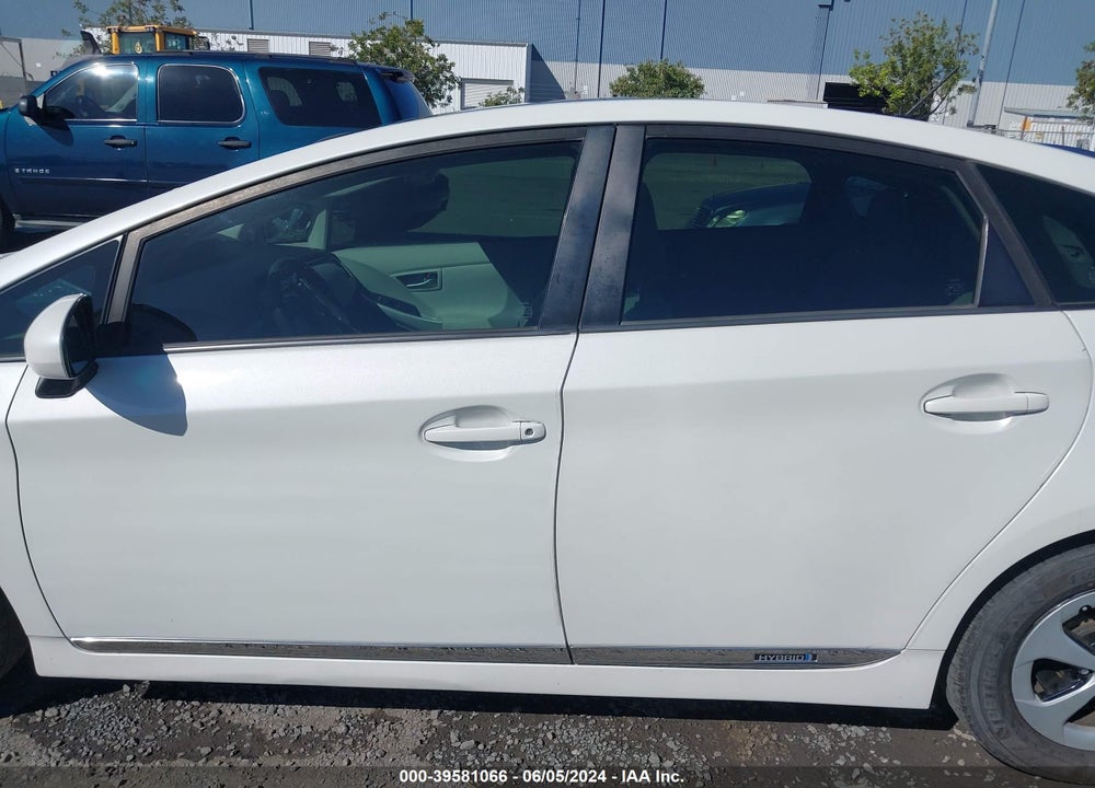 2014 TOYOTA PRIUS THREE VIN: JTDKN3DUXE1782558