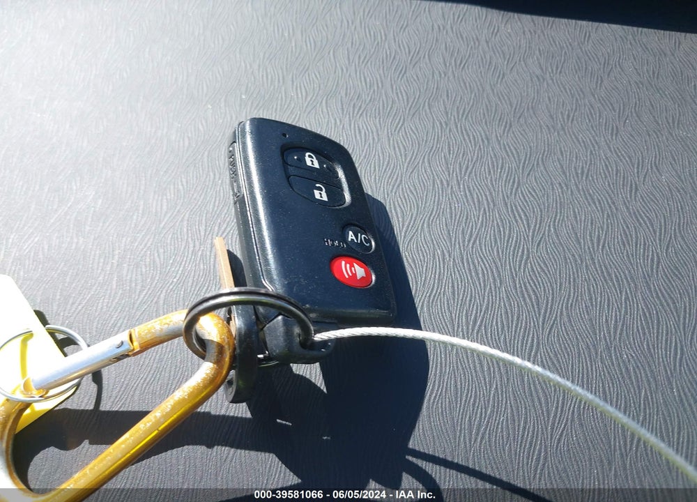 2014 TOYOTA PRIUS THREE VIN: JTDKN3DUXE1782558