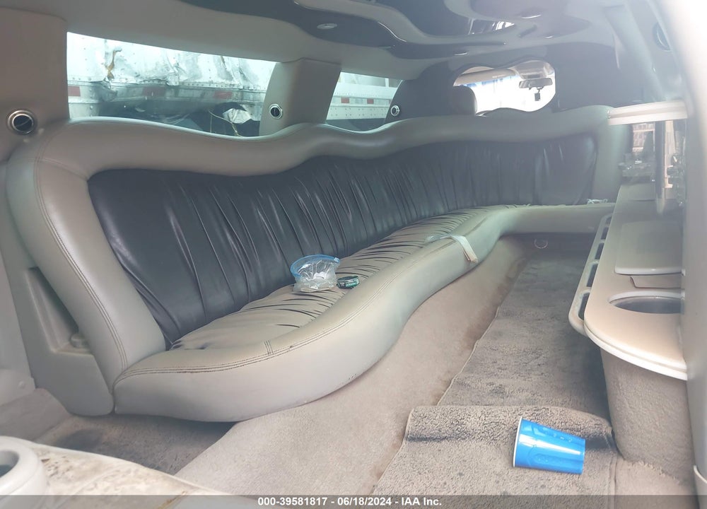 2004 LINCOLN TOWN CAR EXECUTIVE VIN: 1L1FM81W74Y622728