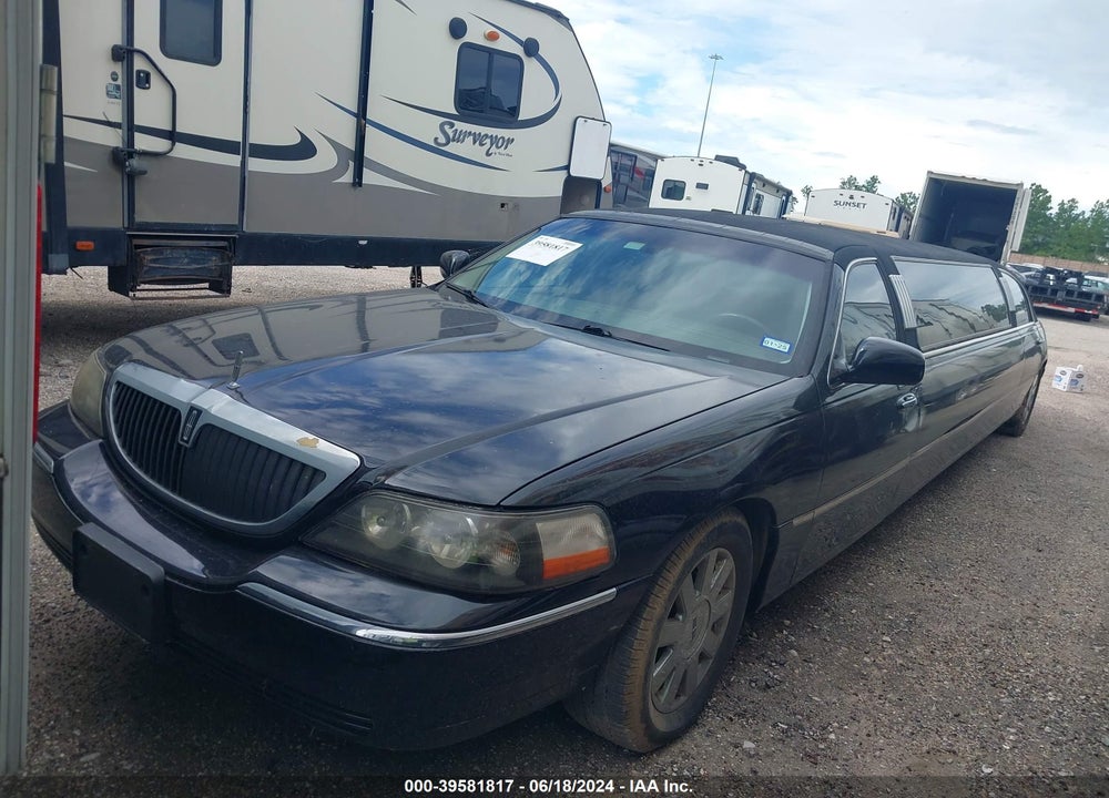 2004 LINCOLN TOWN CAR EXECUTIVE VIN: 1L1FM81W74Y622728