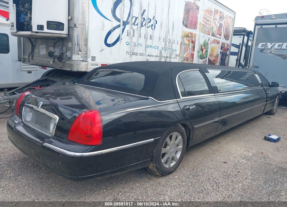2004 LINCOLN TOWN CAR EXECUTIVE VIN: 1L1FM81W74Y622728