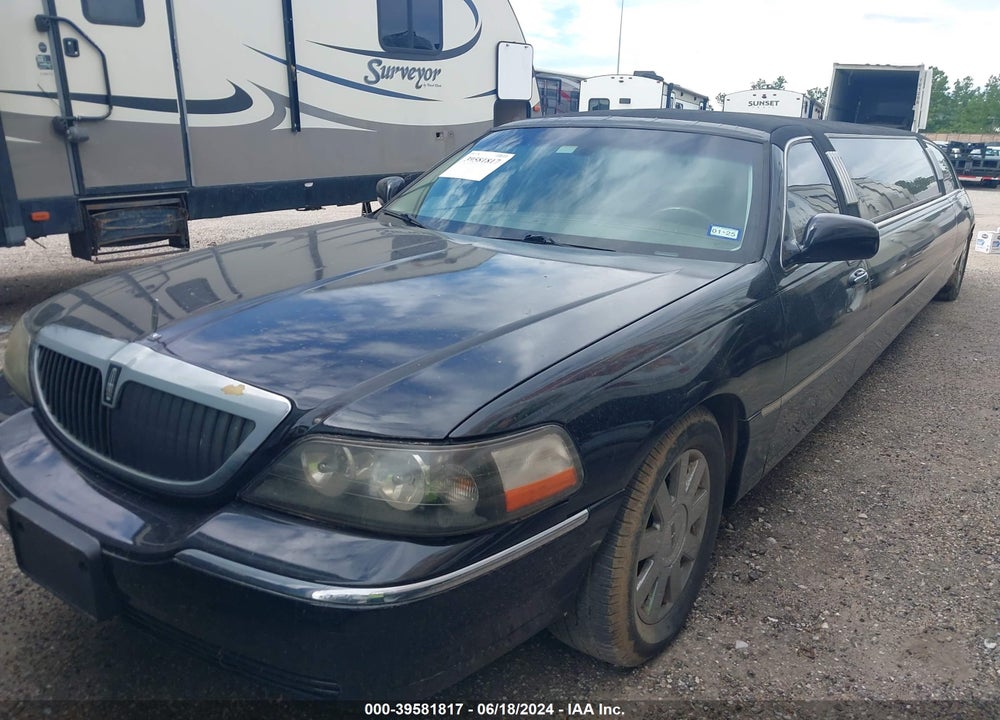 2004 LINCOLN TOWN CAR EXECUTIVE VIN: 1L1FM81W74Y622728