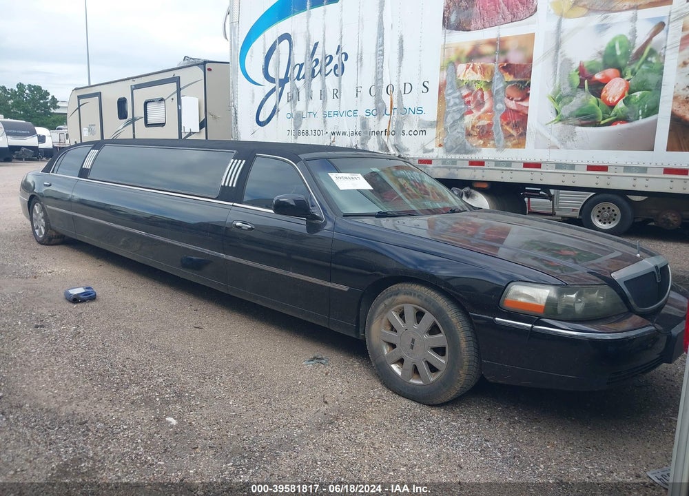 2004 LINCOLN TOWN CAR EXECUTIVE VIN: 1L1FM81W74Y622728
