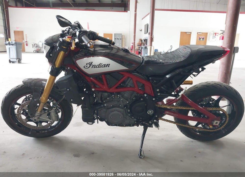 2022 INDIAN MOTORCYCLE CO. FTR R CARBON VIN: 56KRZR252N3173674