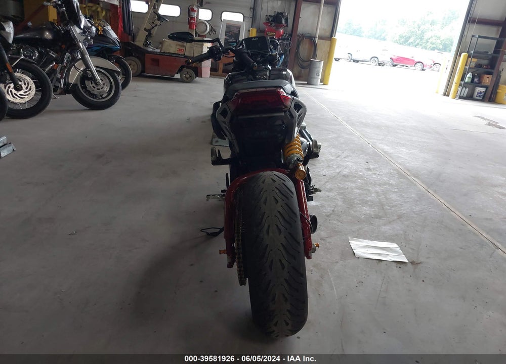 2022 INDIAN MOTORCYCLE CO. FTR R CARBON VIN: 56KRZR252N3173674