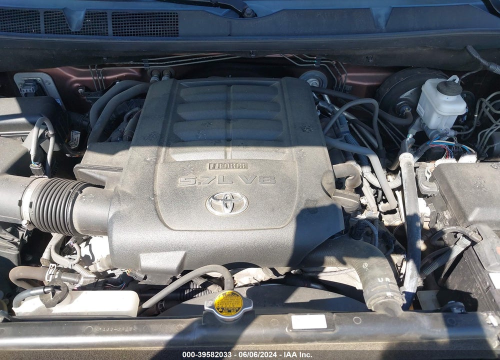 2017 TOYOTA TUNDRA SR5 5.7L V8 VIN: 5TFUY5F18HX628852