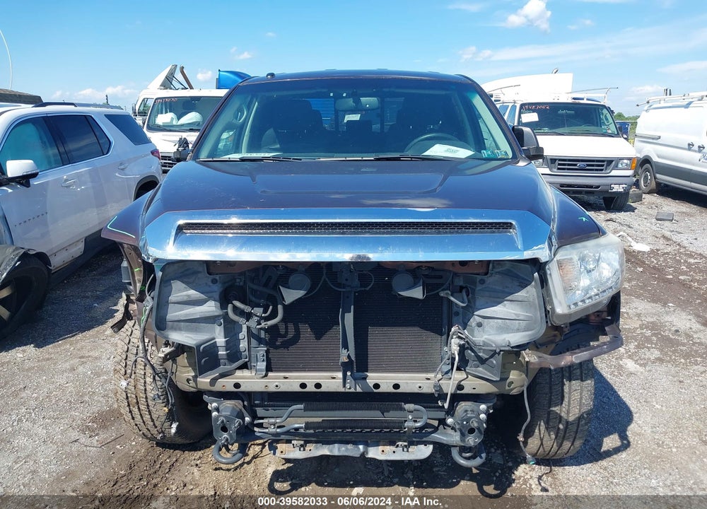 2017 TOYOTA TUNDRA SR5 5.7L V8 VIN: 5TFUY5F18HX628852
