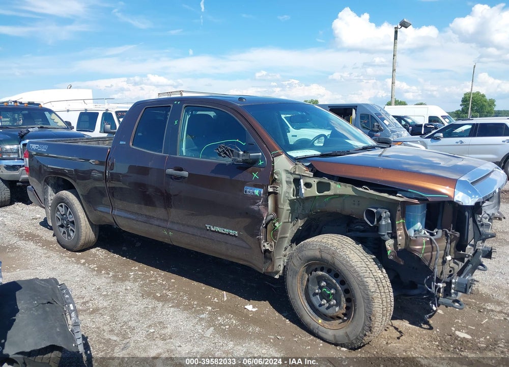2017 TOYOTA TUNDRA SR5 5.7L V8 VIN: 5TFUY5F18HX628852