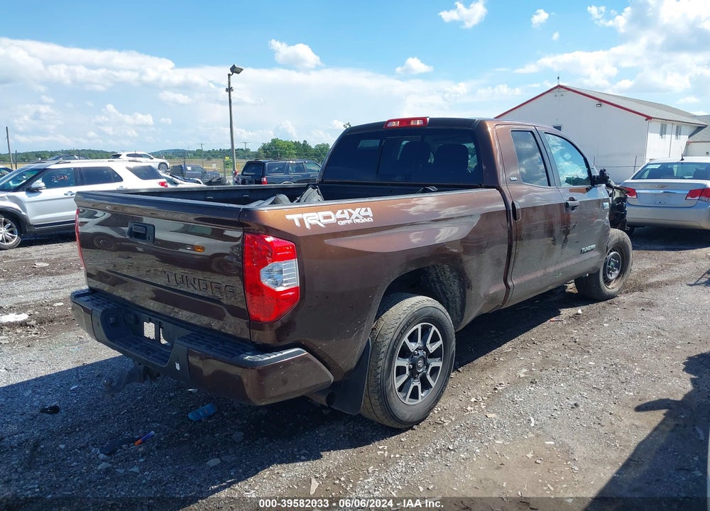 2017 TOYOTA TUNDRA SR5 5.7L V8 VIN: 5TFUY5F18HX628852