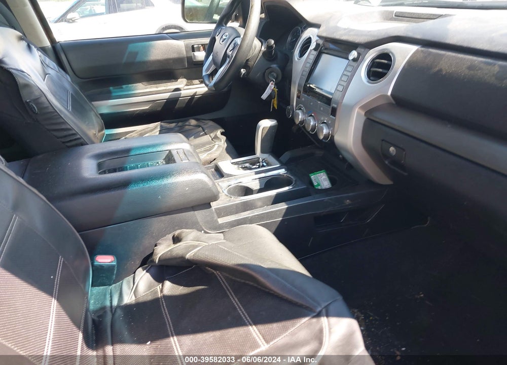 2017 TOYOTA TUNDRA SR5 5.7L V8 VIN: 5TFUY5F18HX628852