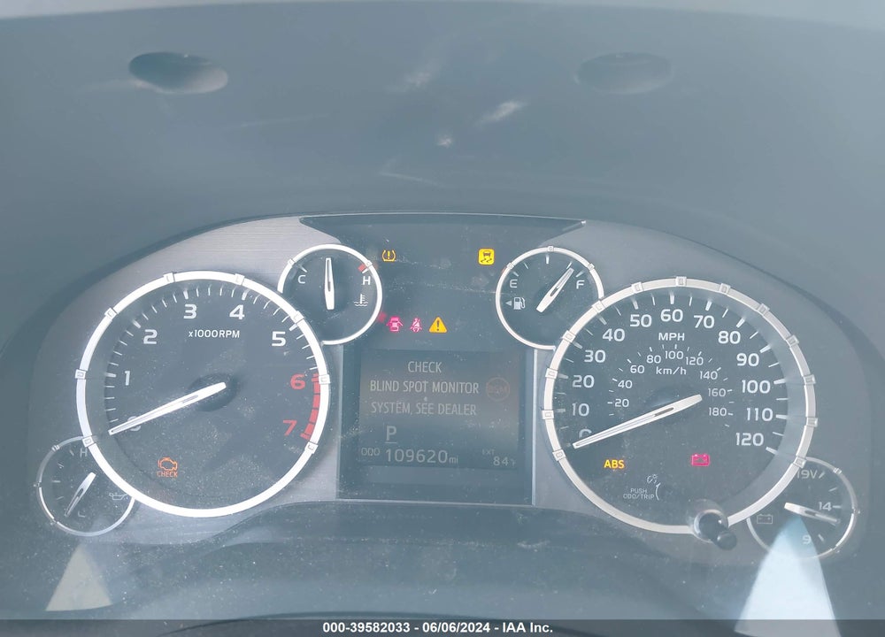 2017 TOYOTA TUNDRA SR5 5.7L V8 VIN: 5TFUY5F18HX628852