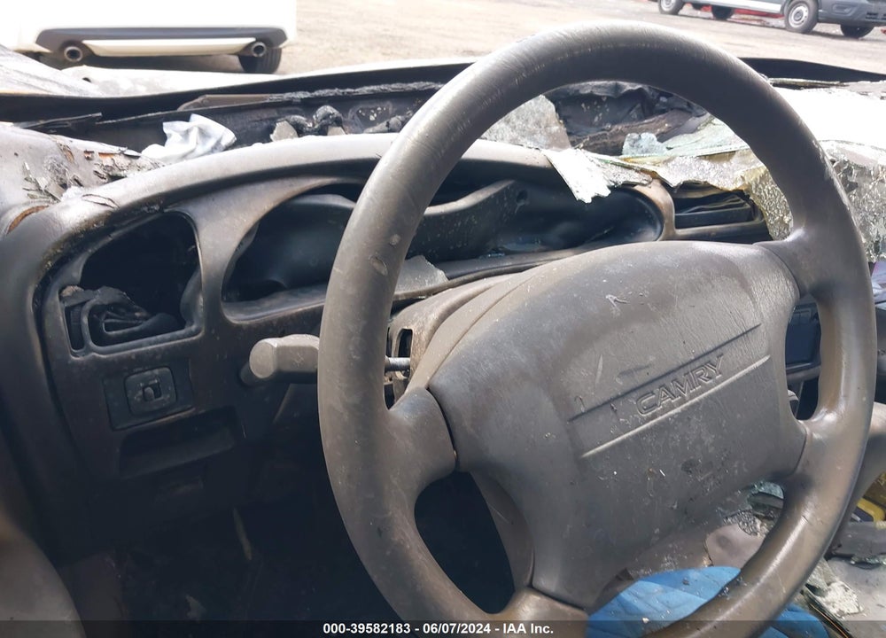 1996 TOYOTA CAMRY DX/LE VIN: 4T1CG12K4TU702098