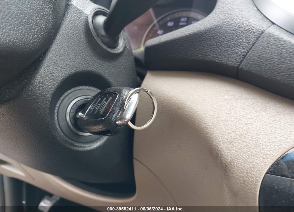 2017 HYUNDAI TUCSON SE VIN: KM8J33A44HU488190