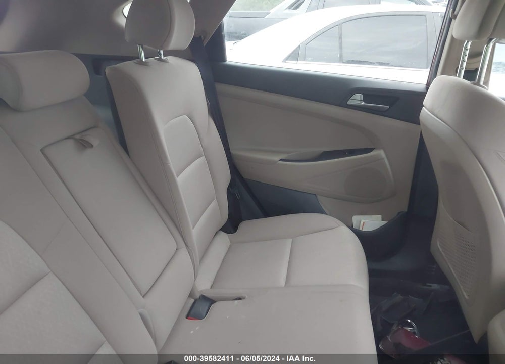 2017 HYUNDAI TUCSON SE VIN: KM8J33A44HU488190