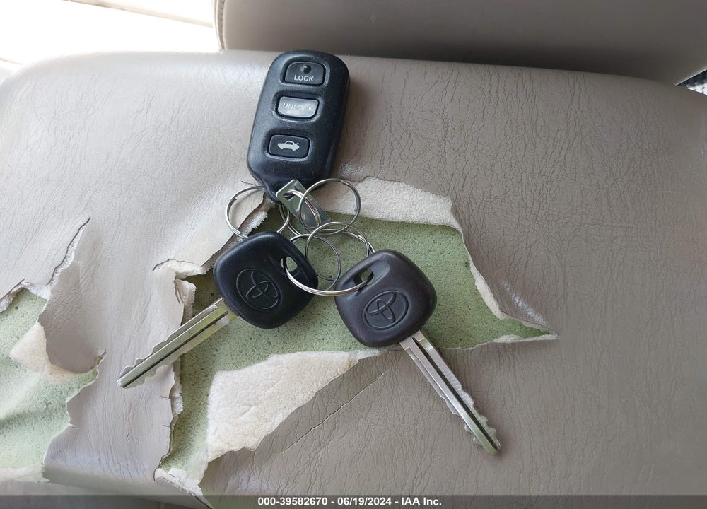 2000 TOYOTA AVALON XLS VIN: 4T1BF28BXYU106349