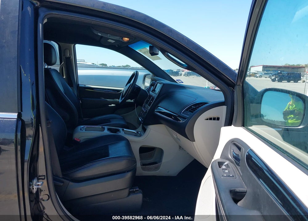 2017 DODGE GRAND CARAVAN SXT VIN: 2C4RDGCG5HR746605