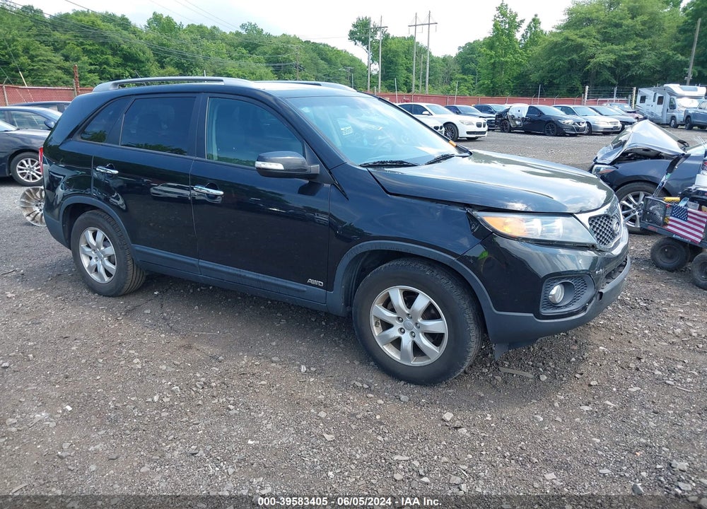 2013 KIA SORENTO LX V6 VIN: 5XYKTDA22DG367165