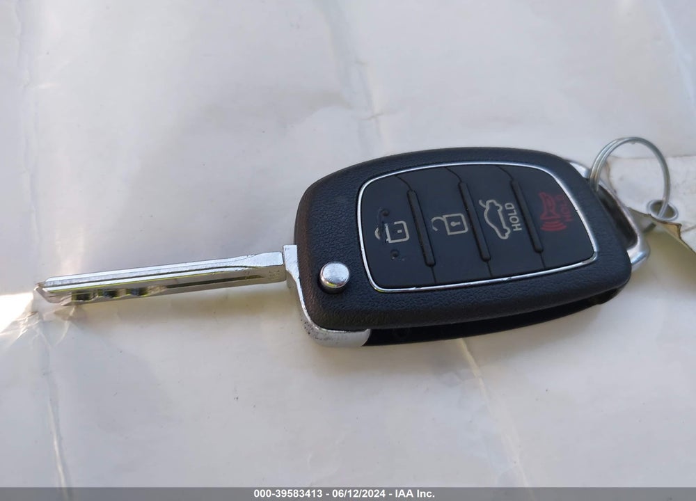 2015 HYUNDAI SONATA SE VIN: 5NPE24AF0FH010565