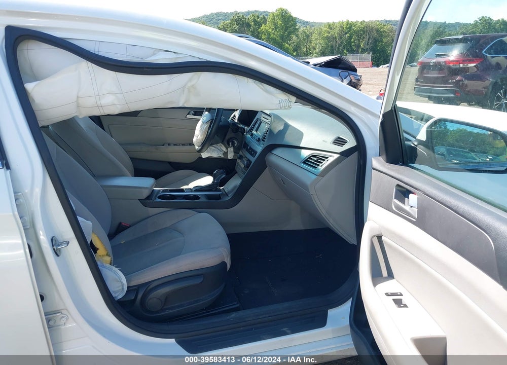 2015 HYUNDAI SONATA SE VIN: 5NPE24AF0FH010565