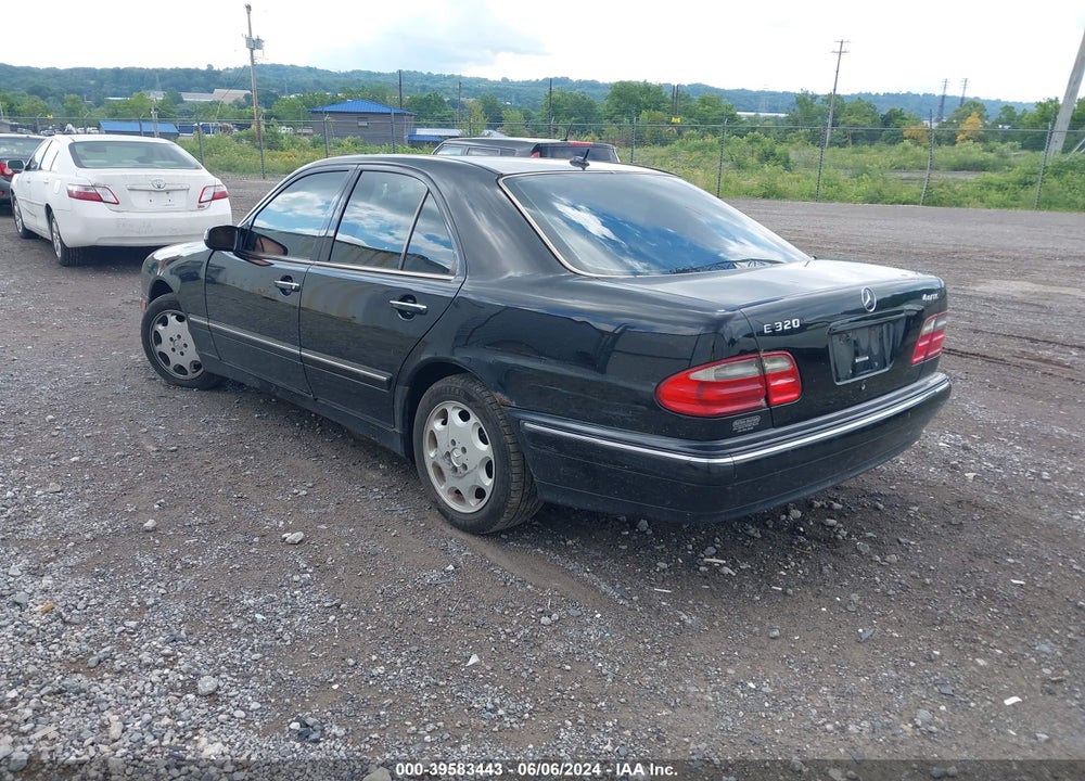 2000 MERCEDES-BENZ E 320 4M VIN: WDBJF82JXYX037257