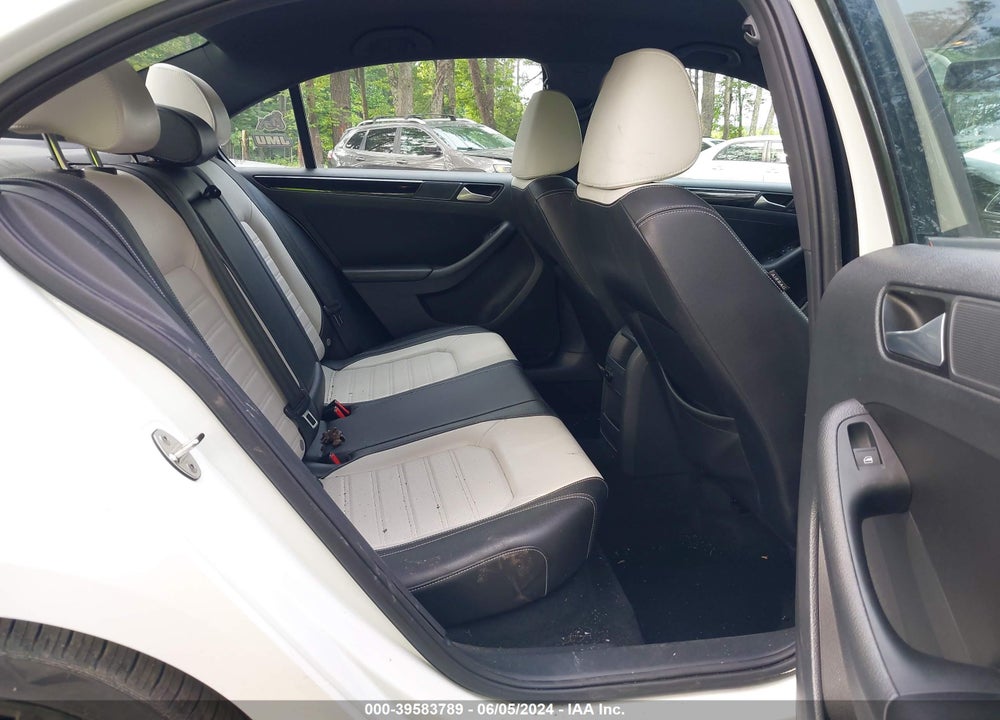 2015 VOLKSWAGEN JETTA 1.8T SPORT VIN: 3VWD17AJ5FM409905