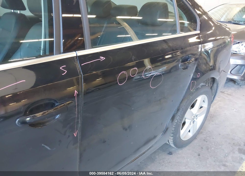 2011 VOLKSWAGEN JETTA 2.0L TDI VIN: 3VWLL7AJ8BM128892