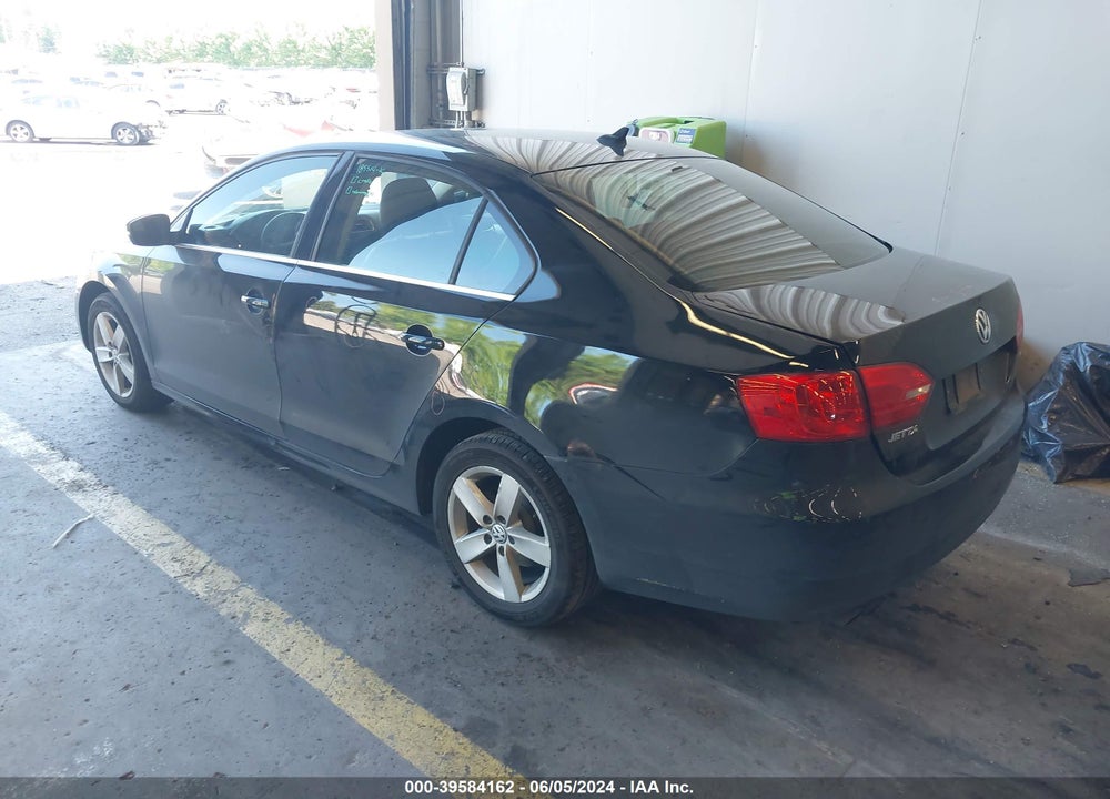 2011 VOLKSWAGEN JETTA 2.0L TDI VIN: 3VWLL7AJ8BM128892