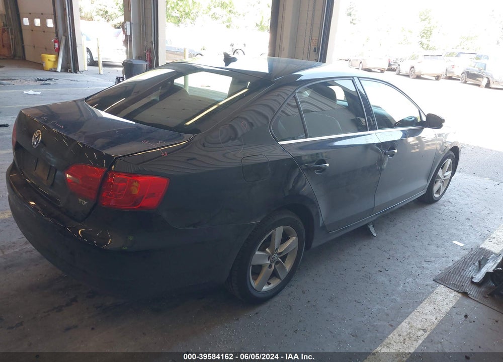 2011 VOLKSWAGEN JETTA 2.0L TDI VIN: 3VWLL7AJ8BM128892