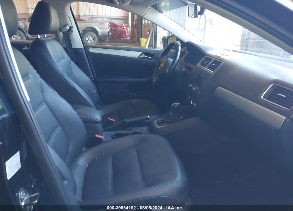 2011 VOLKSWAGEN JETTA 2.0L TDI VIN: 3VWLL7AJ8BM128892