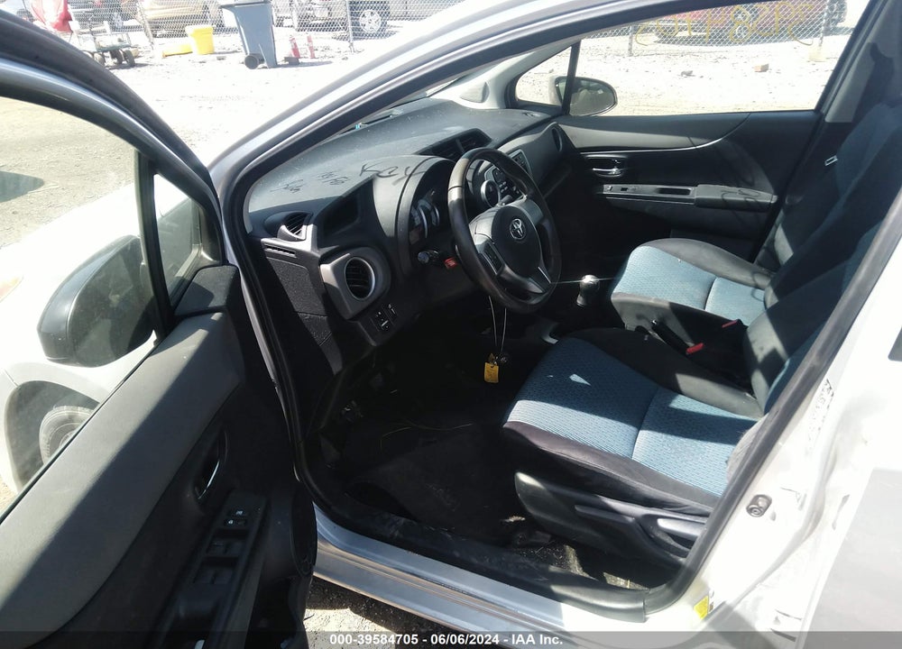 2013 TOYOTA YARIS SE VIN: JTDKTUD36DD570921