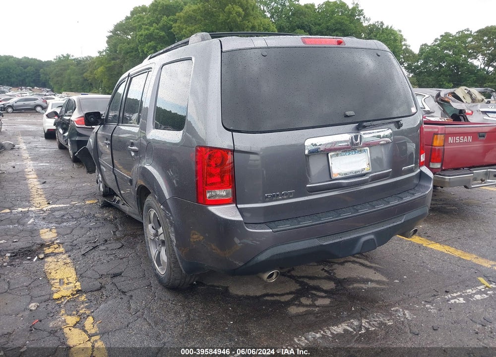 2015 HONDA PILOT SE VIN: 5FNYF3H33FB032582
